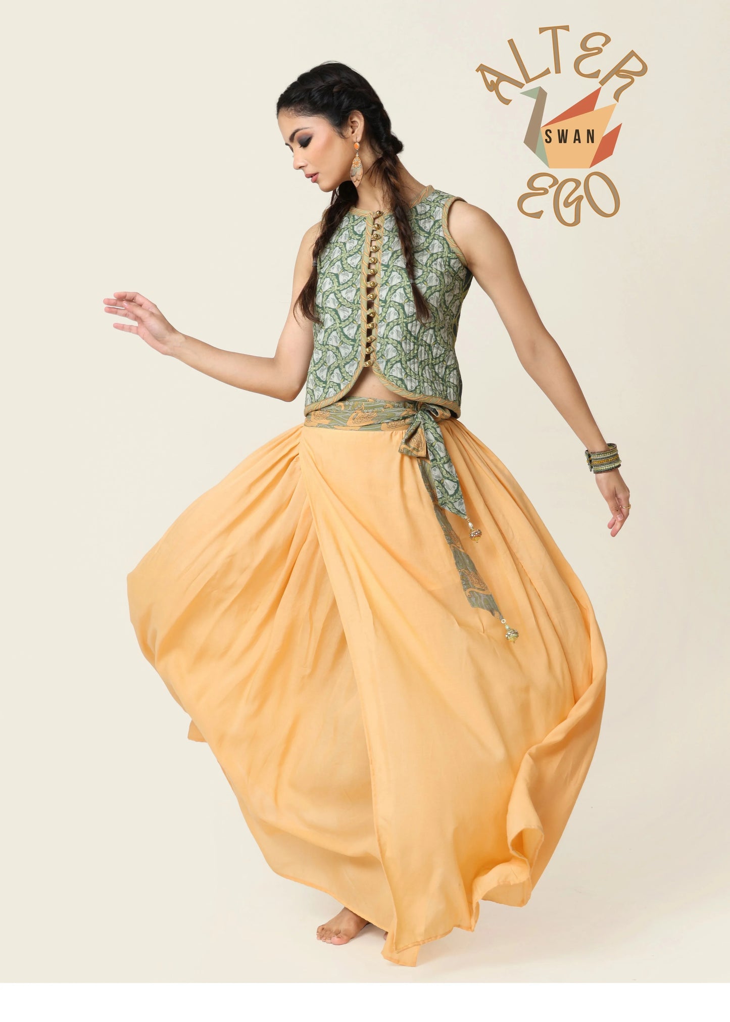 Multicolor jupe SWAN with orange pleated fabric and vintage floral motifs, tied waist, featuring pockets and pompons,. - Jupe SWAN - S - ALTER EGO