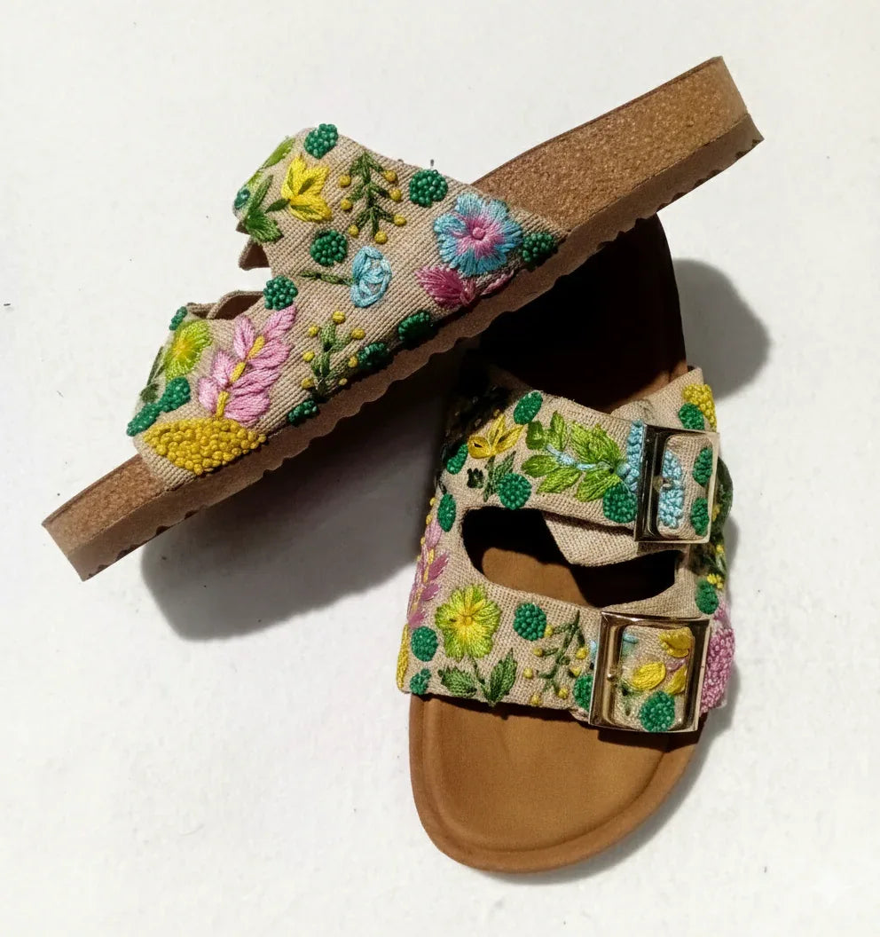 Boheme chic Sandale GREEN with multicolored floral embroidery on beige fabric, cork sole, adjustable gold buckle, style. - Sandale GREEN - 36 - ALTER EGO