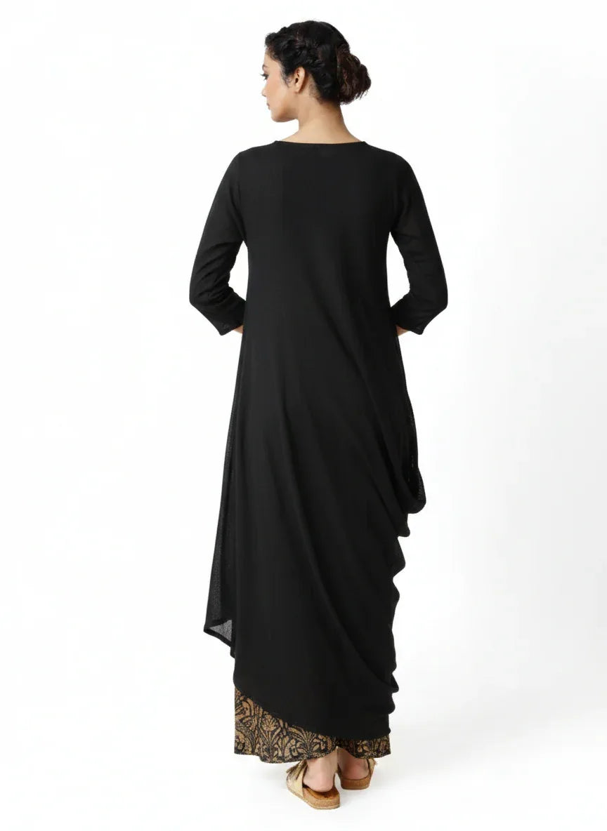 Black long robe femme élégante with three-quarter sleeves and round neckline, layered over patterned skirt, embodying mode. - Robe toge BLACK SWAN - S - ALTER EGO