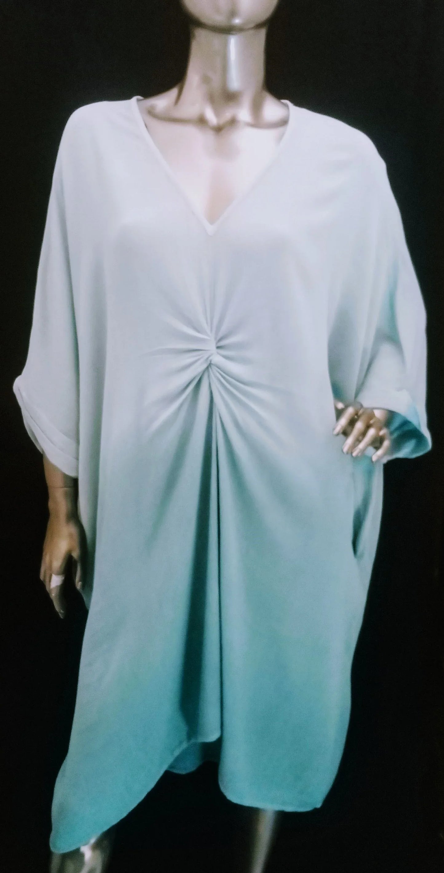 Robe femme élégante dégradée bleu clair à manches 3/4 en crêpe fluide, col V, style femme raffiné ALTER EGO. - Robe Ombrage dégradé Iceberg - Default Title - ALTER EGO