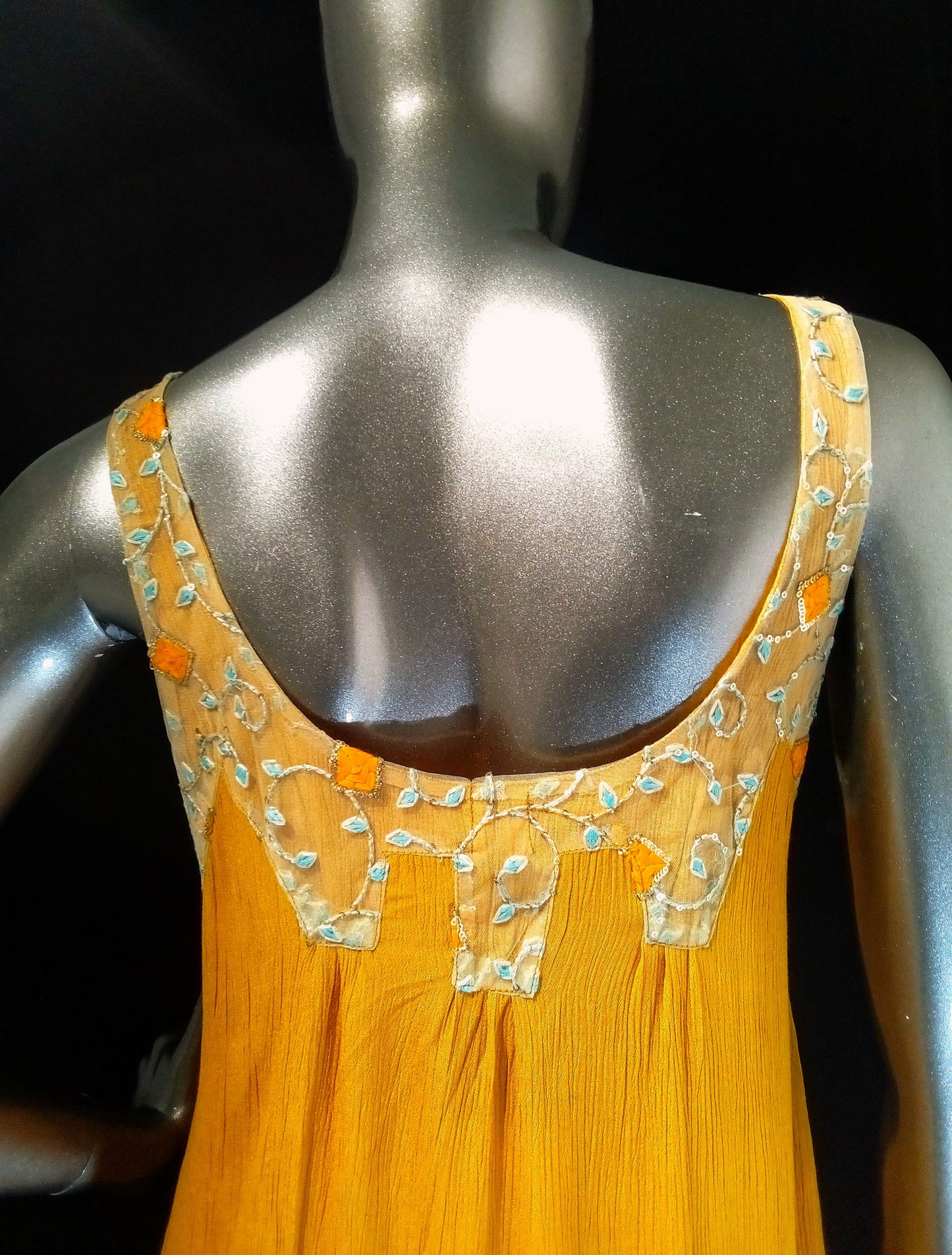 Robe Jali Fleurs Safran