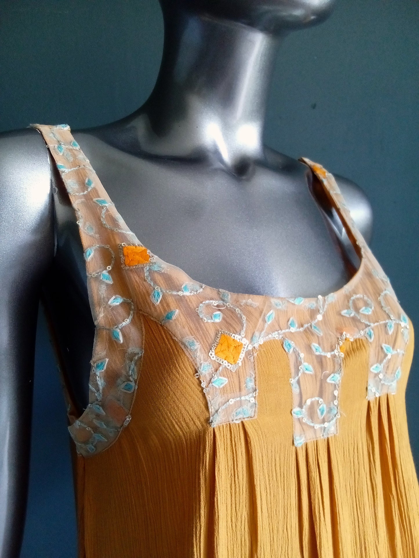 Robe Jali Fleurs Safran