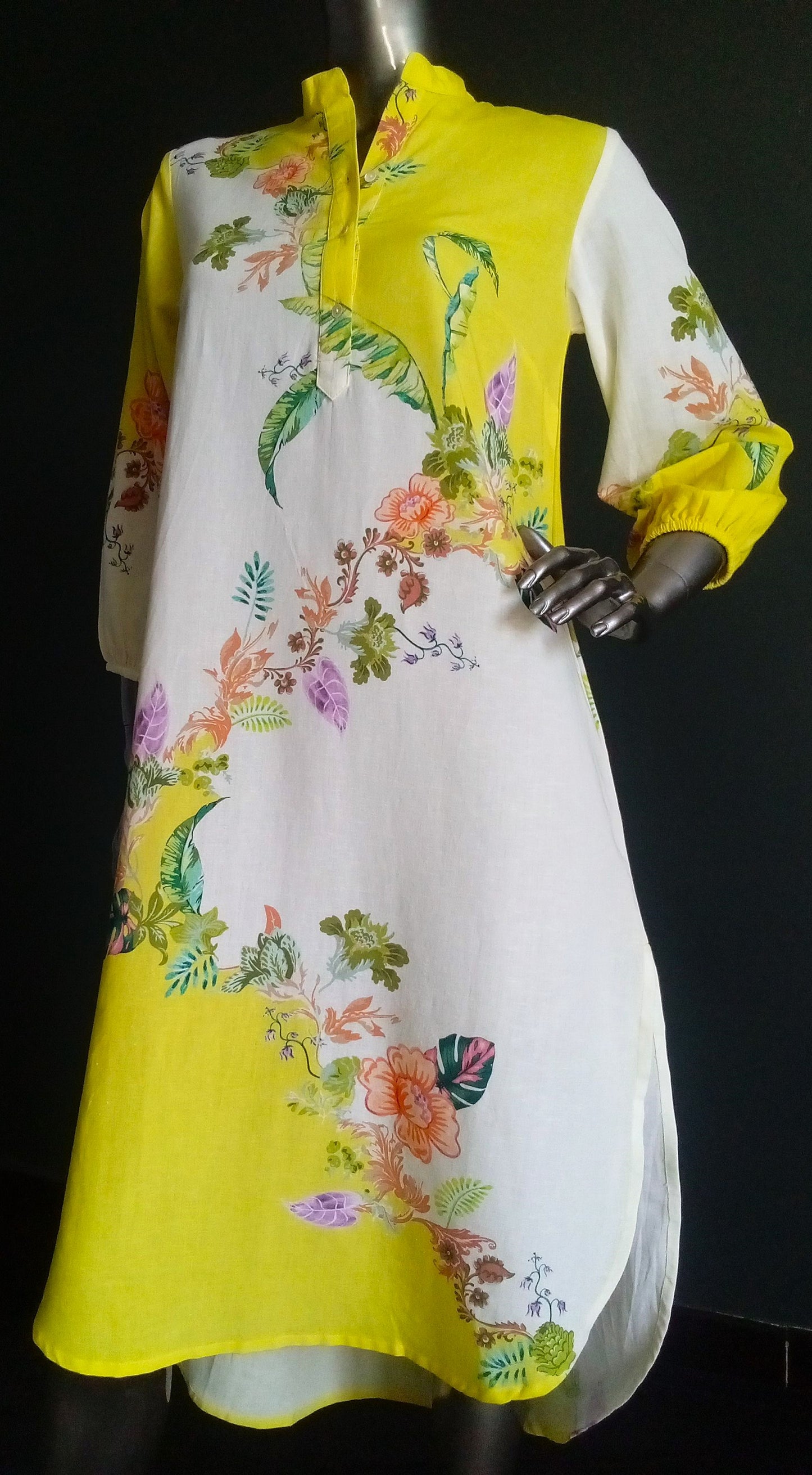 Robe Yellow Garden