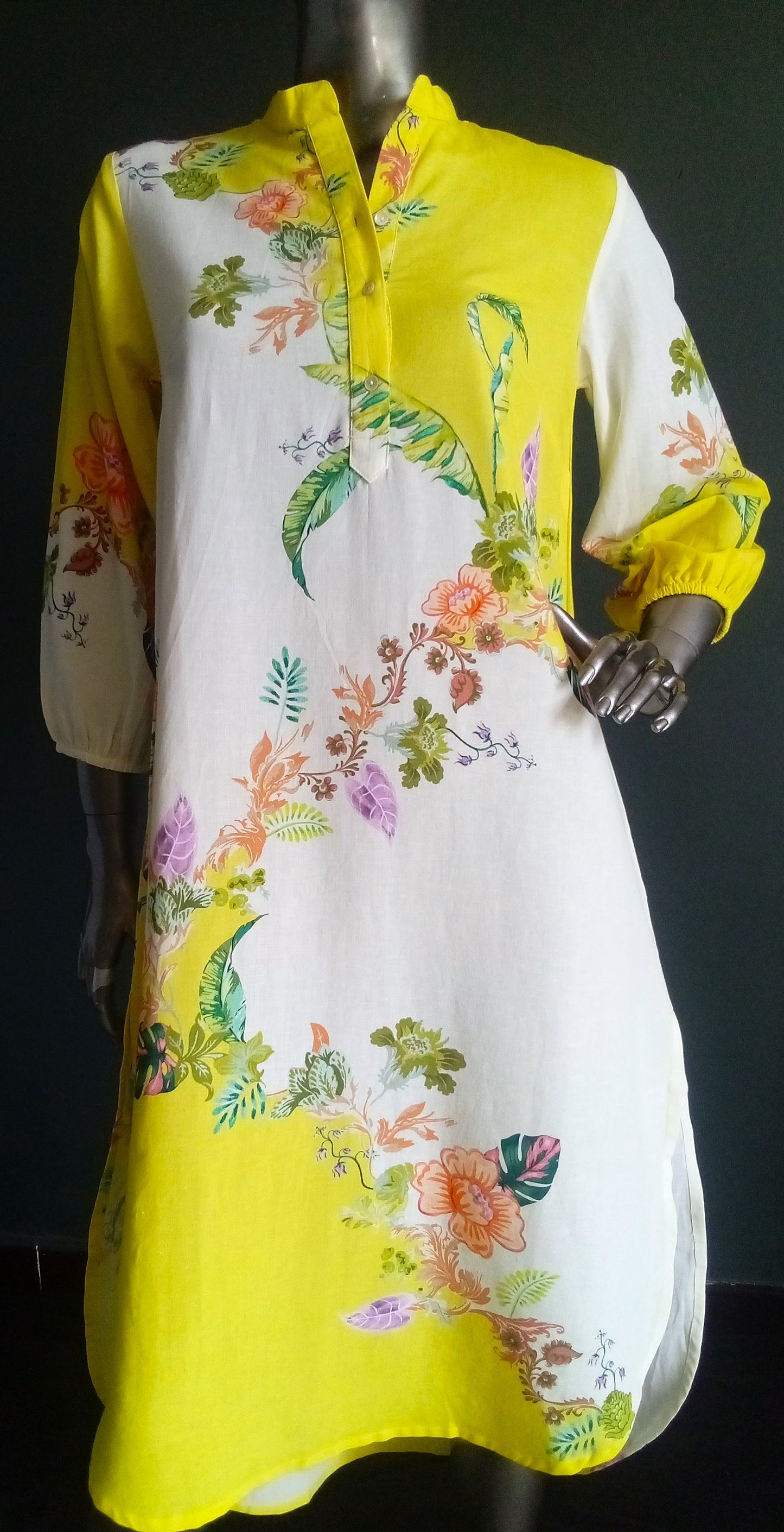Robe Yellow Garden