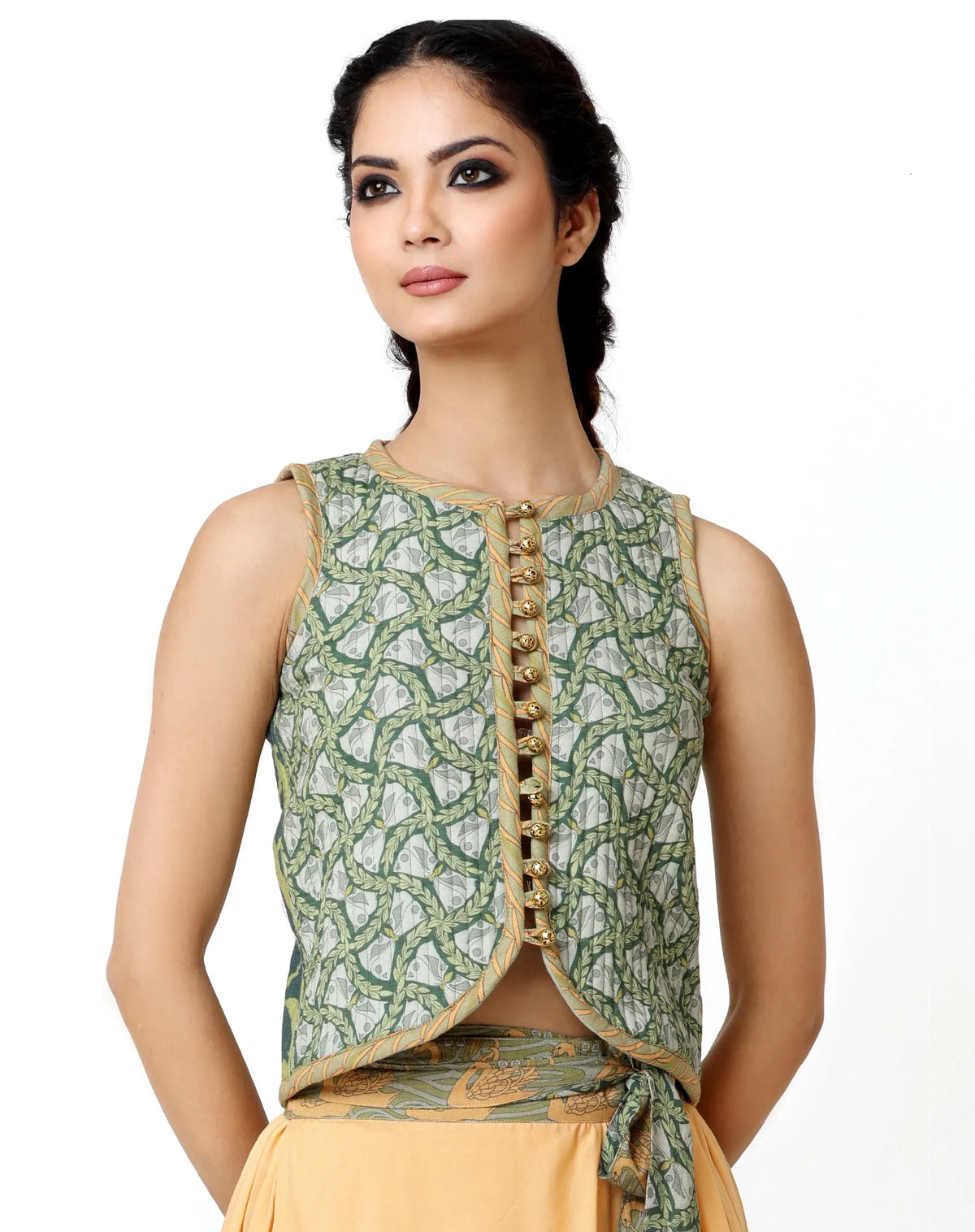 Sleeveless green embroidered gilet with round collar and intricate floral patterns, elegant tenue chic femme by ALTER EGO. - Gilet SWAN - S - ALTER EGO