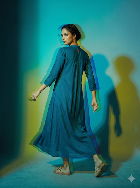Model wearing a flowing teal-blue maxi caftan with three-quarter sleeves and a softly gathered skirt. - Robe Plastron BLOOM - S / Bleu - ALTER EGO