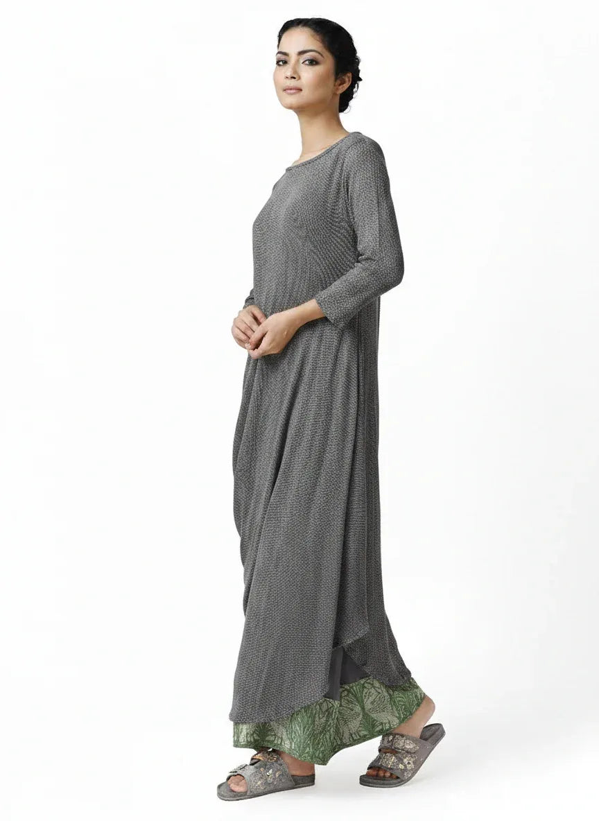 Grey long robe toge with 3/4 sleeves and round collar, featuring subtle pleats and green floral embroidered hem, elegant. - Robe toge GREY SWAN - S - ALTER EGO