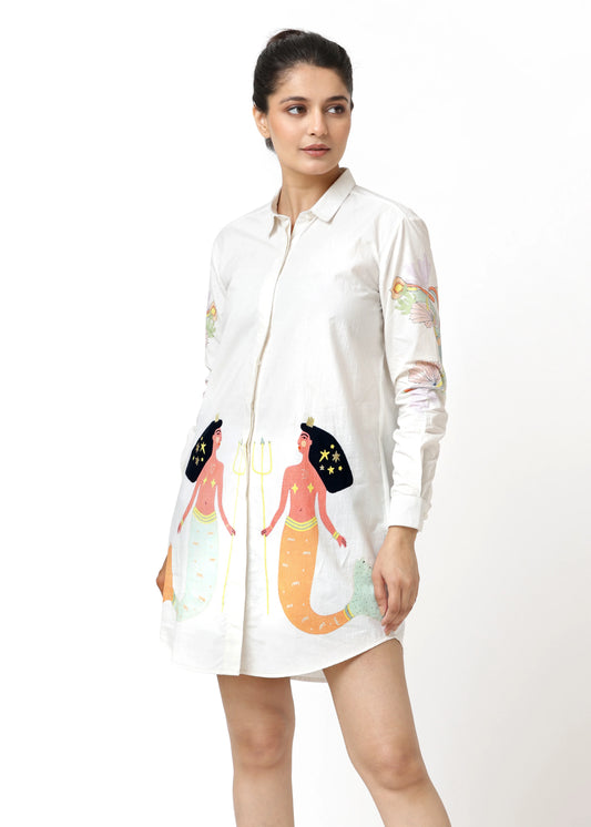 White long-sleeve chemise dress with colorful mermaid and seashell prints, elegant feminine style by ALTER EGO. - Chemise AGLAOPE - S - ALTER EGO